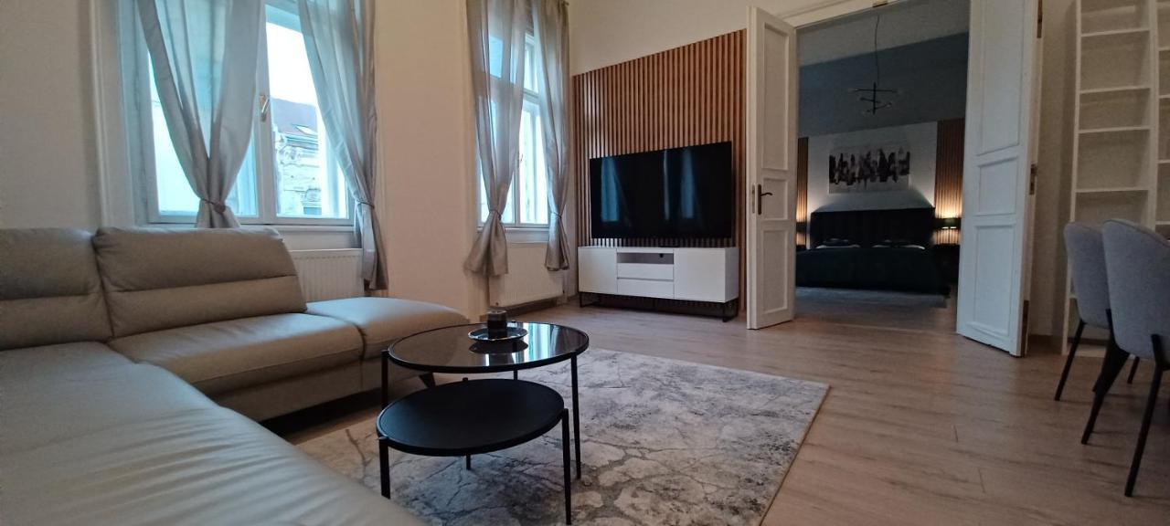 Entrez Apartment 3 - Historical Centre โกชิเซ ภายนอก รูปภาพ