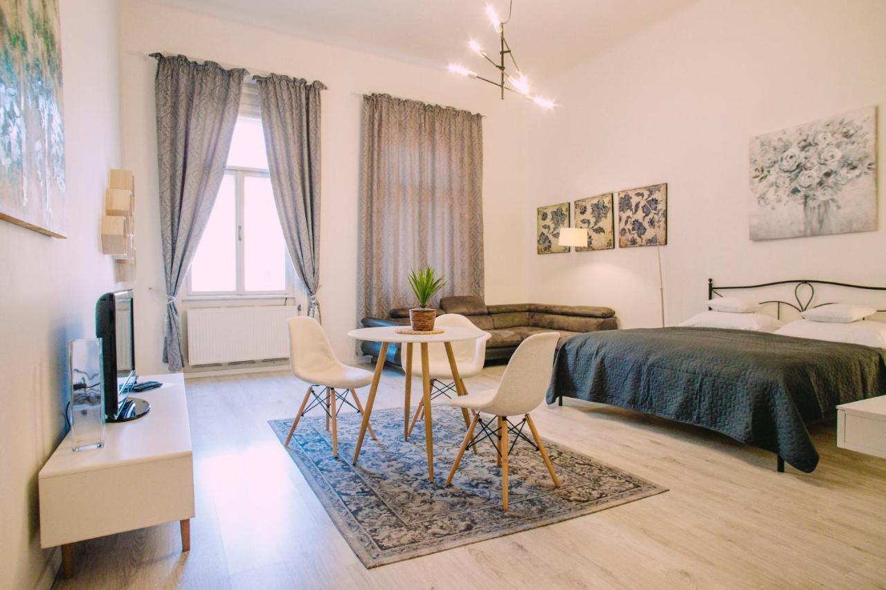 Entrez Apartment 3 - Historical Centre โกชิเซ ภายนอก รูปภาพ